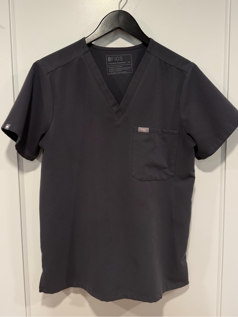 Figs Catarina Scrub Top in Charcoal Gray size Medium - Picture 2 of 5